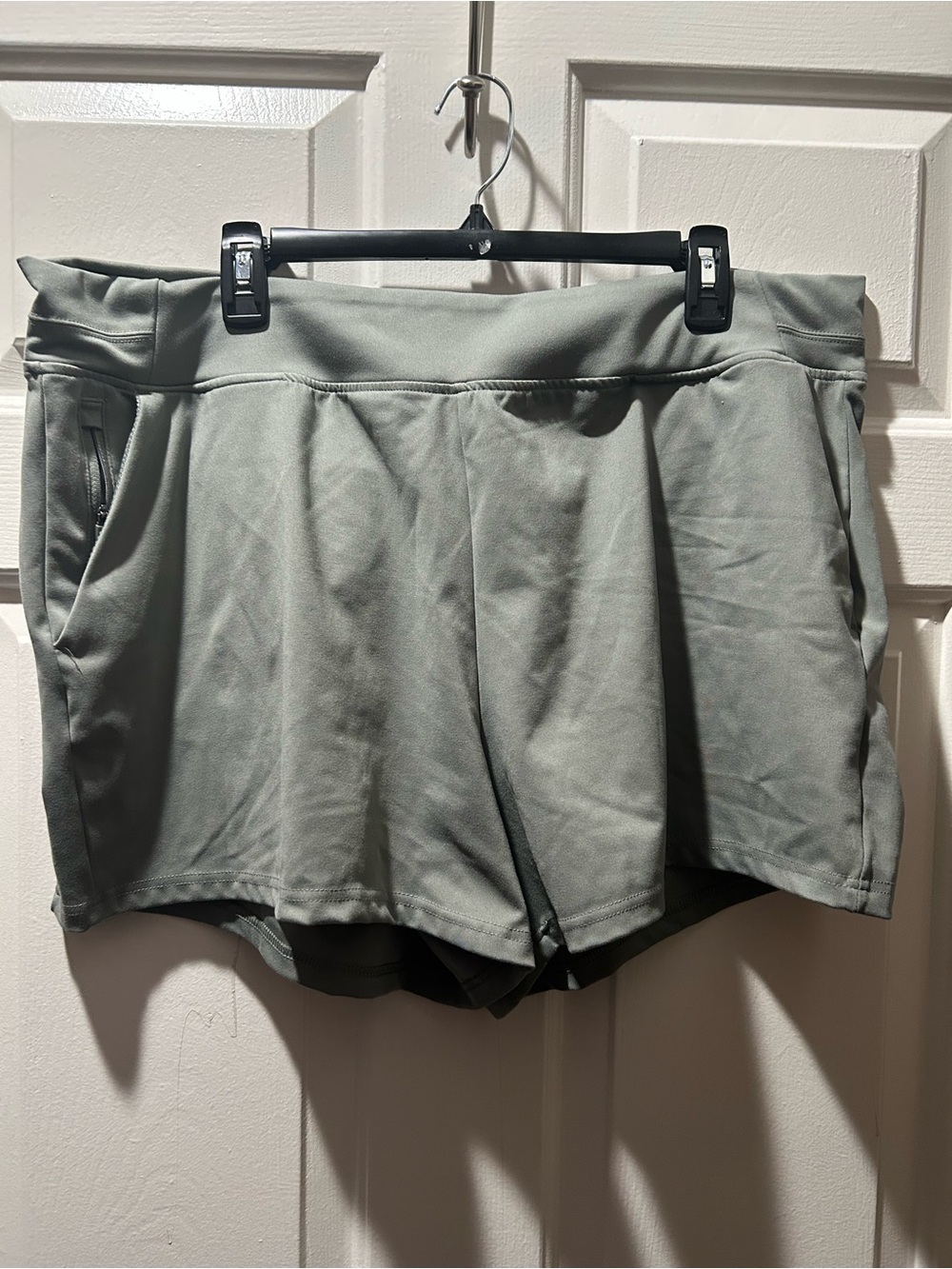 Yogalicious Plus Lux-On-The-Move 4 inch Short in Lilypad Size 1X